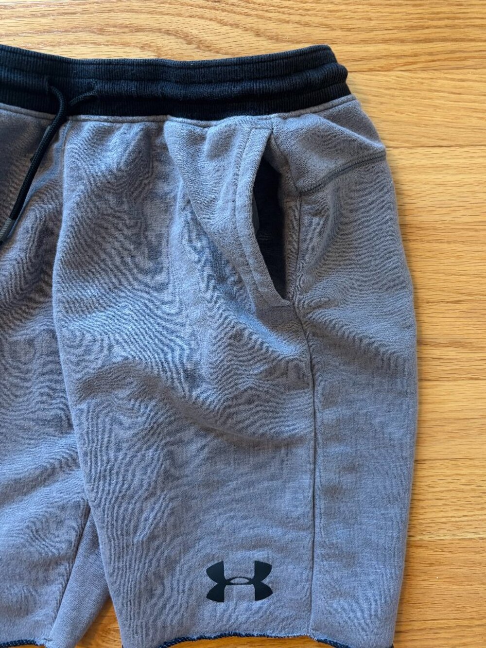 UNDER ARMOUR Gray ColdGear Raw Edge Loose Shorts Youth Small - Picture 6 of 6
